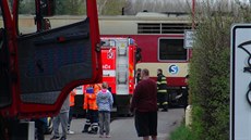 Vlak srazil u Mlékojed na Mělnicku dvě děti (8. dubna 2017).