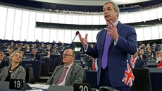 Nigel Farage b�hem vystoupení v Evropském parlamentu (5. dubna 2017)