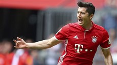 Útoník Bayernu Mnichov Robert Lewandowski se raduje ze vsteleného gólu v...