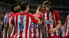 Hrá�i Atlétika Madrid se radují z gólu, který vst�elili na h�i�ti Málagy ve...