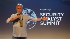 Dv nejmocnjí hackerské skupiny. Jedna ije z podpory NSA, druhá erpá z Kremlu.