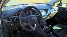 Interiér je praktický a úelný, tak jak to Opel umí.
