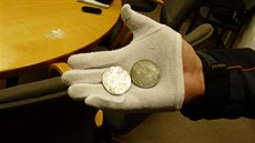 ást z nálezu, který mu objevil na poli u Chocn.