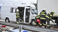 Nehoda dodávky a kamionu, pi ní bylo na 125. kilometru dálnice D1 zranno pt...