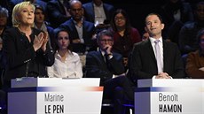 Nacionalistka Marine Le Penová a socialista Benoît Hamon bhem televizní debaty...