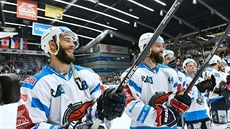 Dkovaka chomutovských hokejist. Zleva Michal Vondrka a Brett Skinner.