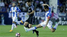 Marco Asensio (vlevo) z Realu Madrid v souboji s  Martinem Mantovanim z Leganés.