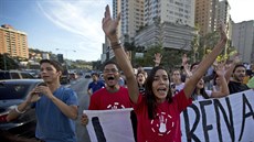 Venezuelané v Caracasu protestovali proti rozhodnutí nejvyího soudu, jím...