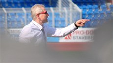 Vlastimil Petrela usmruje fotbalisty Baníku Ostrava.