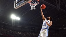 Joel Berry II. z North Caroliny zakonuje ve finále NCAA proti týmu Gonzagy.