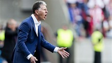 HEEEJ! Slávistický trenér Jaroslav �ilhavý v derby
