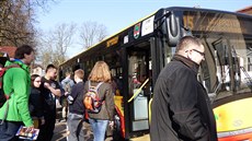 Autobusová linka z Walbrzychu poprvé zamíila a do Mezimstí (1.4.2017).