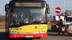 Autobusová linka z Walbrzychu poprvé zamí�ila a� do Mezim�stí (1.4.2017).