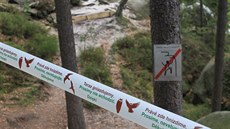 Ochraná�i vyzna�ili páskami oblasti na Broumovsku, kde by turisté nem�li ru�it...