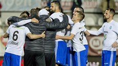 JDEME DÁL. Fotbalisté Mladé Boleslavi se radují z postupu do semifinále...
