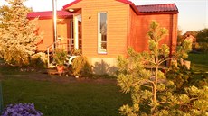 Man�elé se rozhodli pro mobilní d�evostavbu vhodnou pro trvalé bydlení.