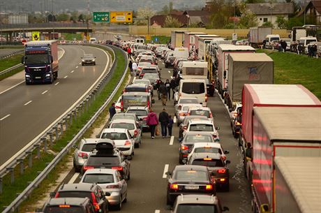 Nejvtí problémy zpsobily kontroly na hraniním pechodu Bregana-Obreje mezi...