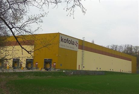 Továrna na Kofolu v Mnichov Hraditi, která pekrauje hlukové limity.