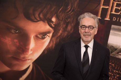 Skladatel Howard Shore ped nmeckým plakátem své show 'The Lord of the Rings:...