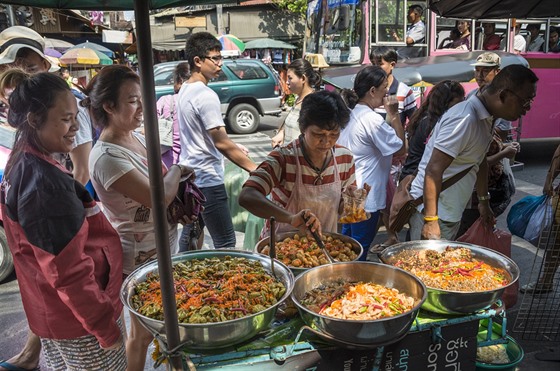 Pouliní prodejci jídla zaínají z Bangkoku postupn mizet.