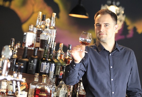 Degustací rumu jsou desítky, Jakub Stejskal to ve svém rosickém baru chce...