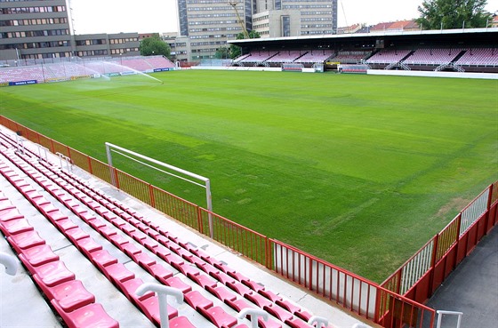 Stadion Viktorie ikov z roku 2003 po rekonstrukci