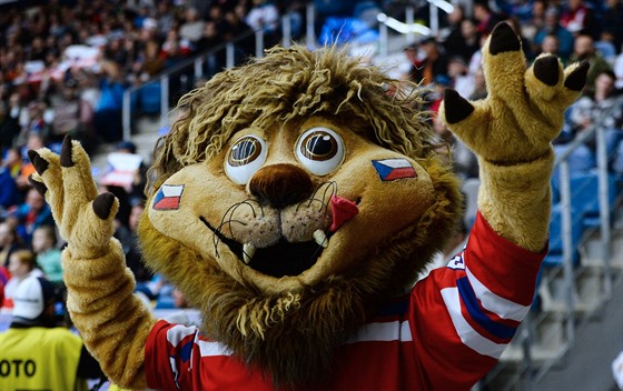 Maskot se raduje bhem utkání eských a norských hokejist.