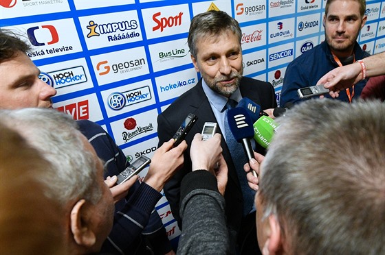 Josef Janda hovoí s novinái po zápase s Norskem.