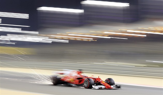 Kvalifikaci v Bahrajnu vyhrál nečekaně Bottas. Ovládne také závod?