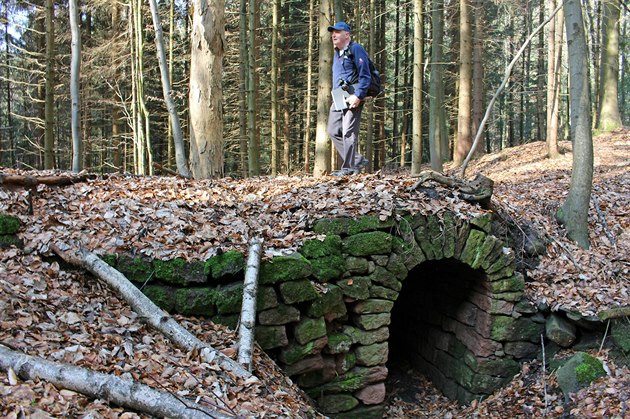 Badatel Václav Jirásek mapuje historii hornictví v Jestebích horách.