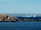 Pohled na ledovec u kanadského msteka Ferryland (16. dubna 2017)