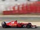 Sebastian Vettel ze stáje Ferrari pi tetím tréninku na Velkou cenu Bahrajnu.