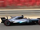 Lewis Hamilton z Mercedesu pi tetím tréninku na Velkou cenu Bahrajnu.