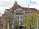 Budova Střední uměleckoprůmyslové školy Karlovy Vary je v havarijním stavu.