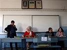 Turci v nedli hlasují v klíovém referendu o zmnách ústavy. Na snímku volba v...