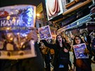 Odprci Erdogana a ústavních reforem v nedli veer vyli do ulic (16. dubna...