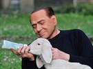 Berlusconi krmí jehn ve vegetariánské kampani (10. duben 2017).