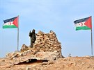 Horká hranice. Voják Fronty Polisario v území nikoho mezi mauritánskou a...