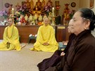 O buddhistický chrám se starají tři staré ženy, které do Prahy přijeli z...