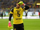 PODPORA ZRANNÉMU. Branká Dortmundu Roman Bürki se ped utkáním Ligy mistr...