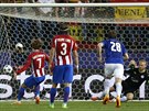 Antione Griezmann z Atlétika Madrid promuje pokutový kop ve tvrtfinále Ligy...