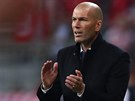 Kou Realu Madrid Zinedine Zidane povzbuzuje svj tým pi utkání Ligy mistr v...