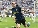 Kapitán Interu Mauro Icardi oslavuje vstelený gól v milánském derby proti AC.