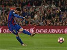 Lionel Messi z Barcelony stílí gól proti San Sebastianu v utkání panlské...