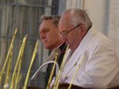 Pape Frantiek a jeho osobní stráce pi generální audienci. (19. dubna 2017)