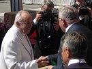 Vrchní sládek Václav Berka si tese rukou s papeem Frantikem a oficiáln mu...