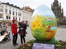 Olomoucké Horní námstí pipomíná Velikonoce obí kraslicí, která sem...