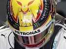 Lewis Hamilton bhem tréninku na Velkou cenu  Bahrajnu