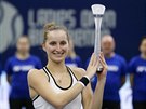 Markéta Vondrouová s trofejí pro vítzku turnaje v Bielu