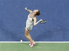 Markéta Vondrouová servíruje ve finále turnaje v Bielu.